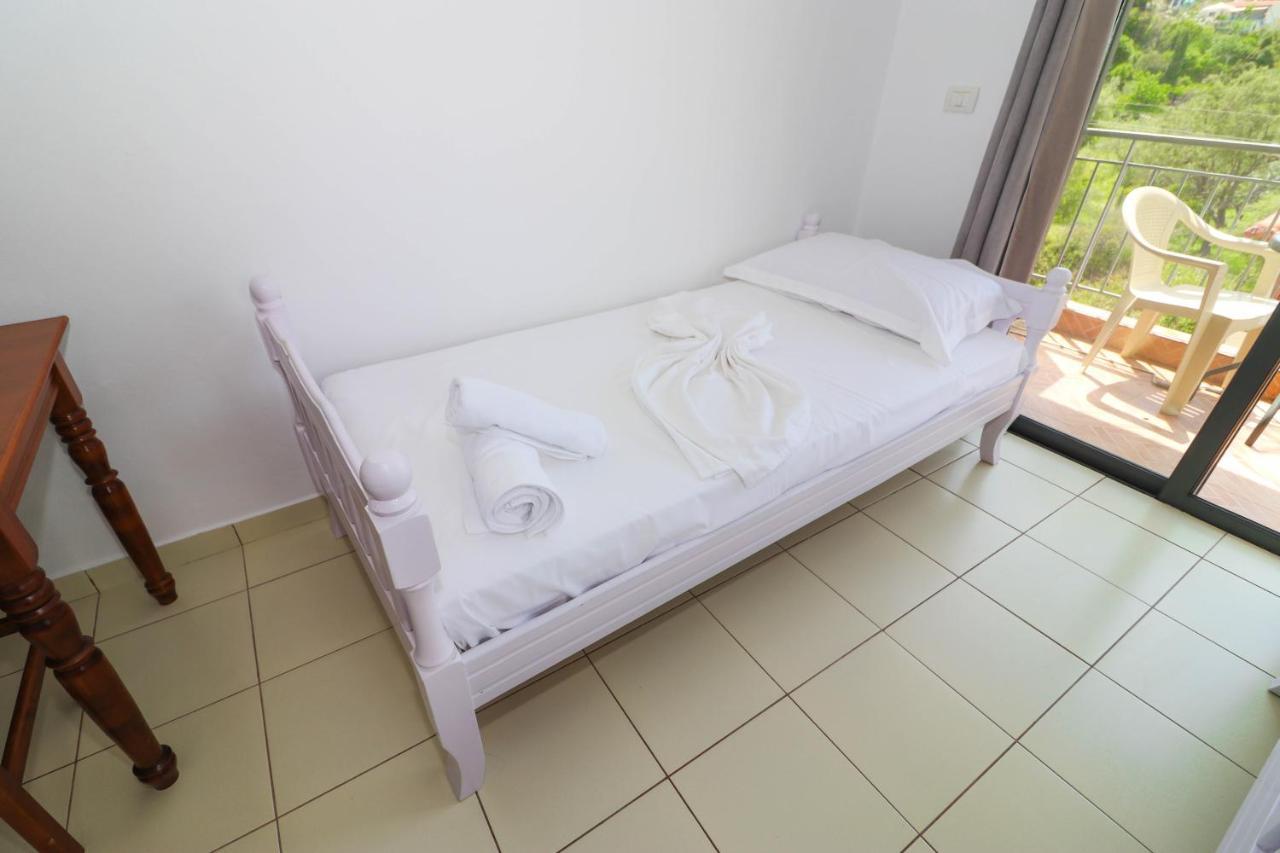 Bora Rooms Himare Exteriör bild