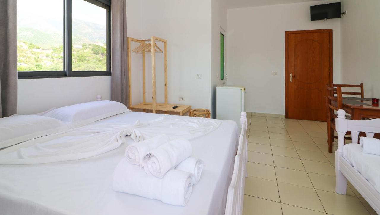 Bora Rooms Himare Exteriör bild