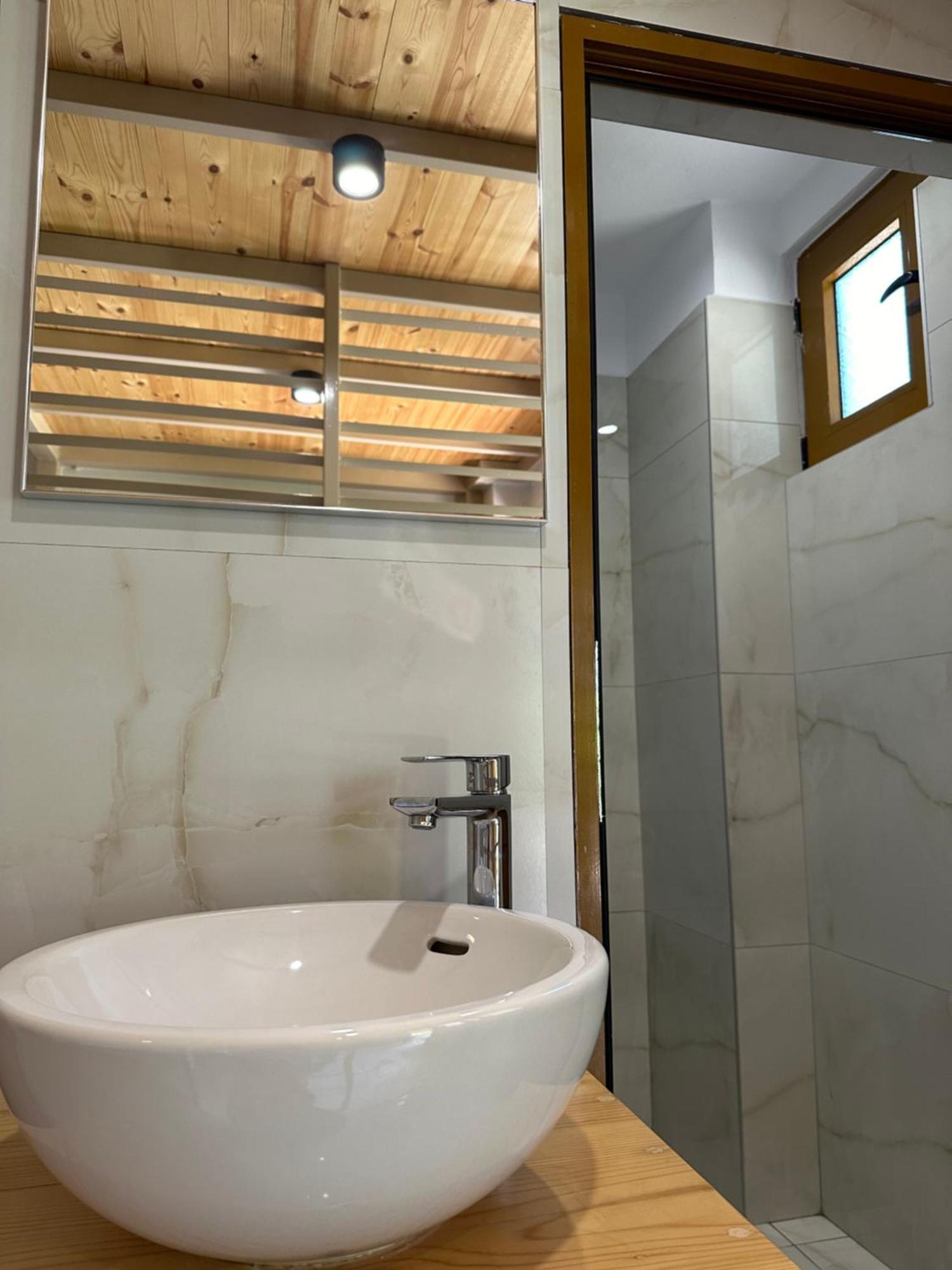 Bora Rooms Himare Exteriör bild