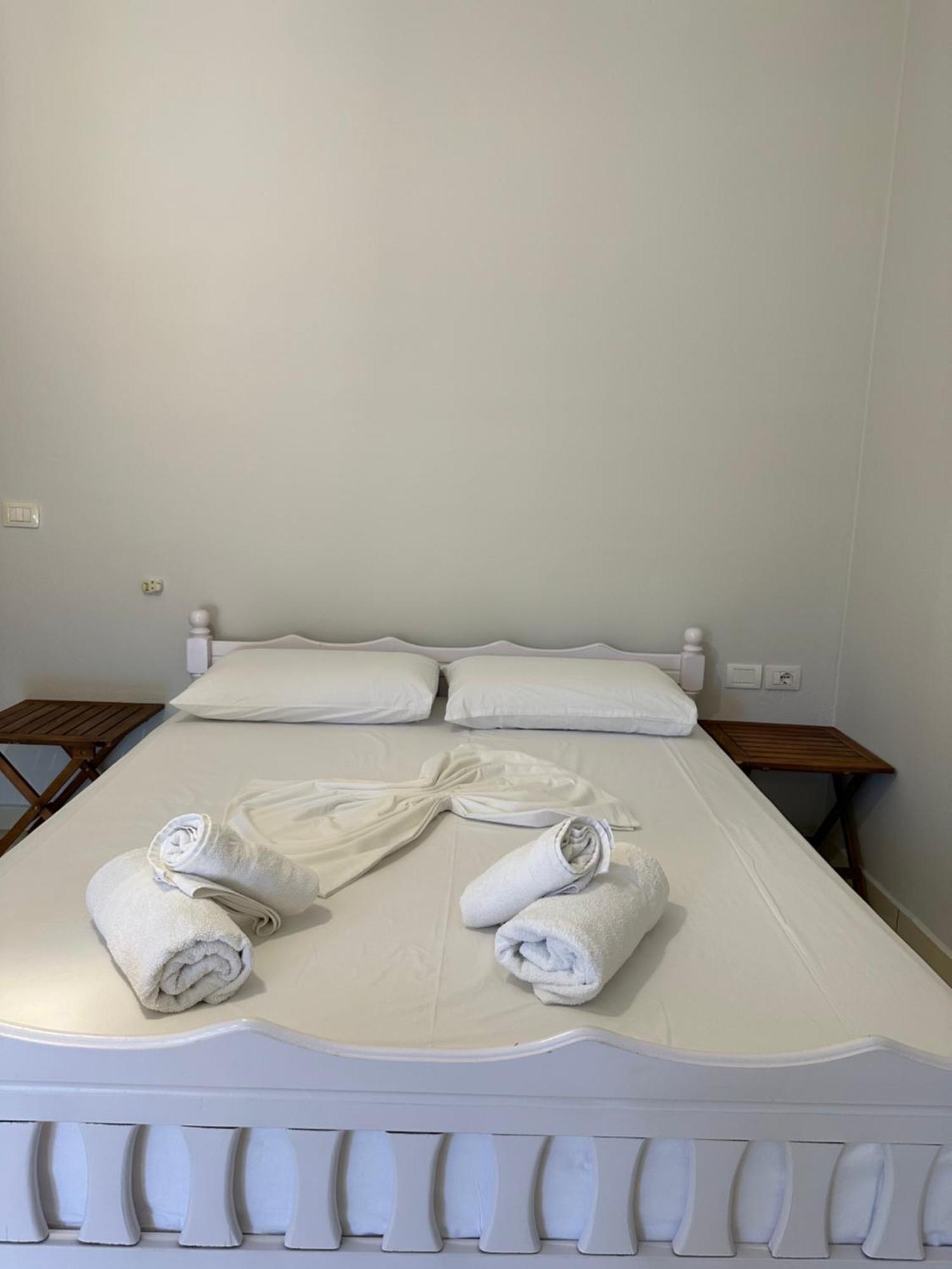 Bora Rooms Himare Exteriör bild
