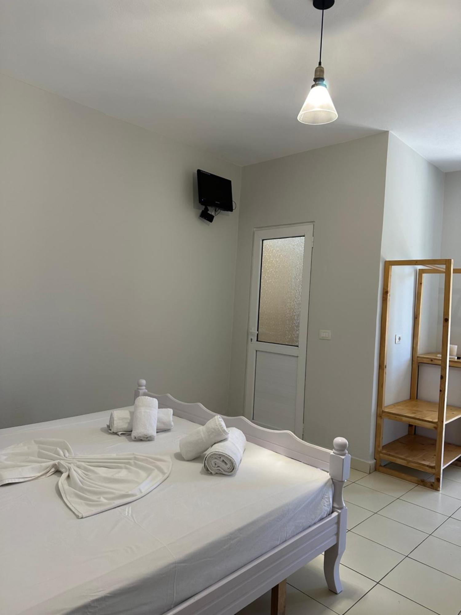 Bora Rooms Himare Exteriör bild