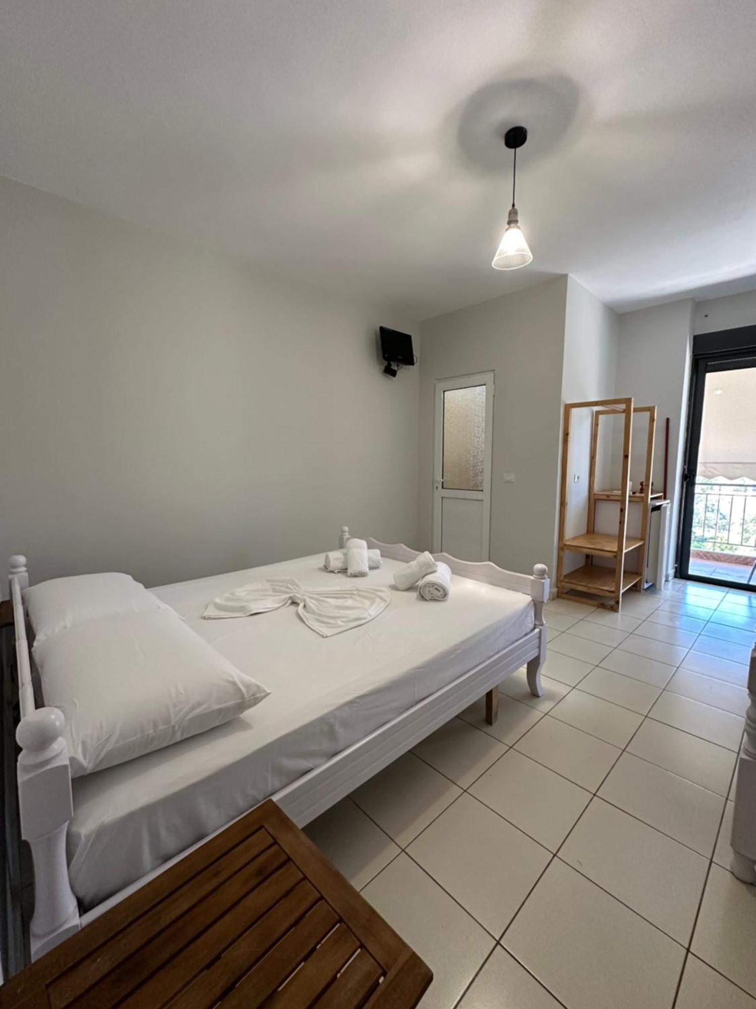 Bora Rooms Himare Exteriör bild