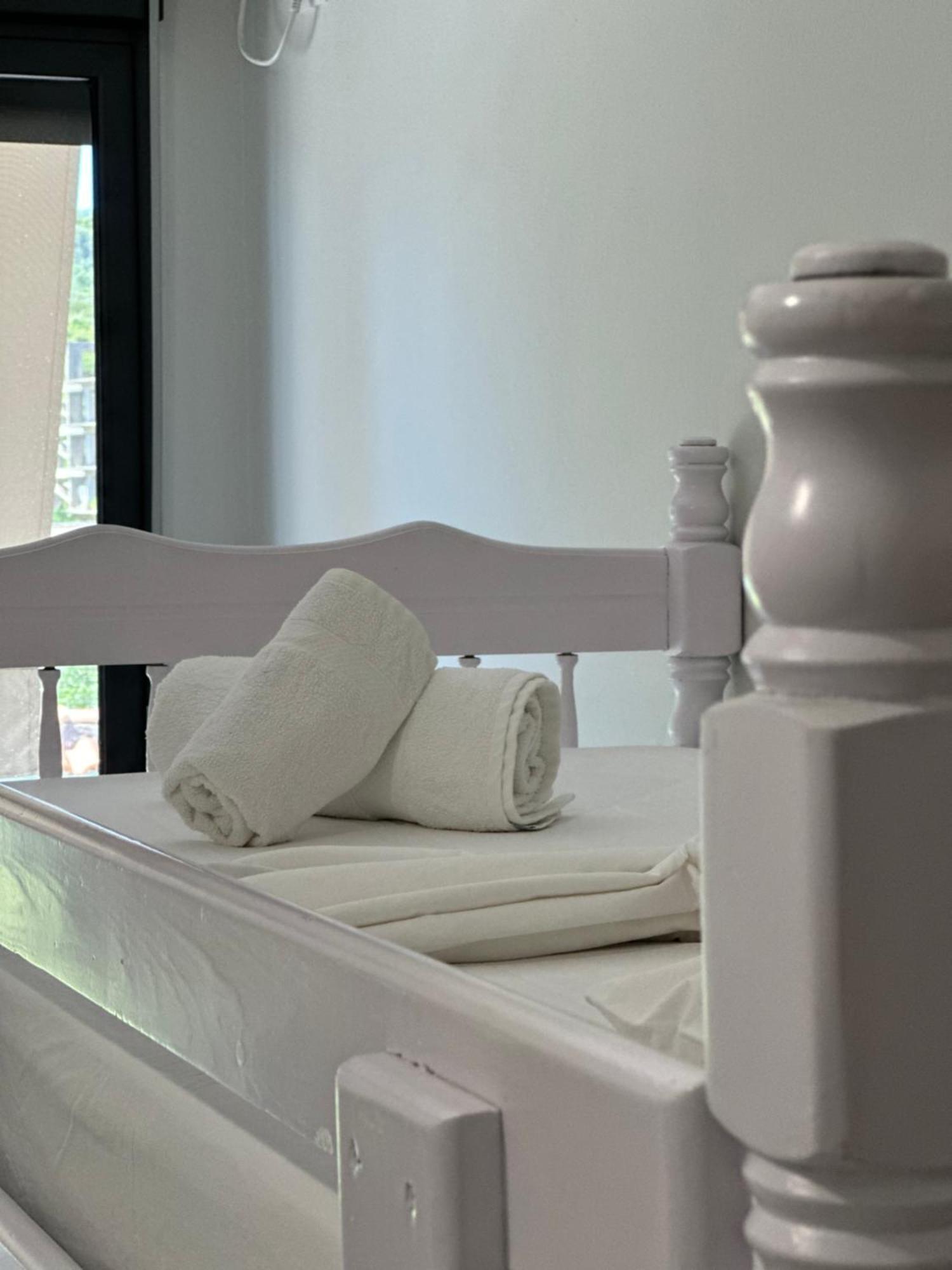 Bora Rooms Himare Exteriör bild