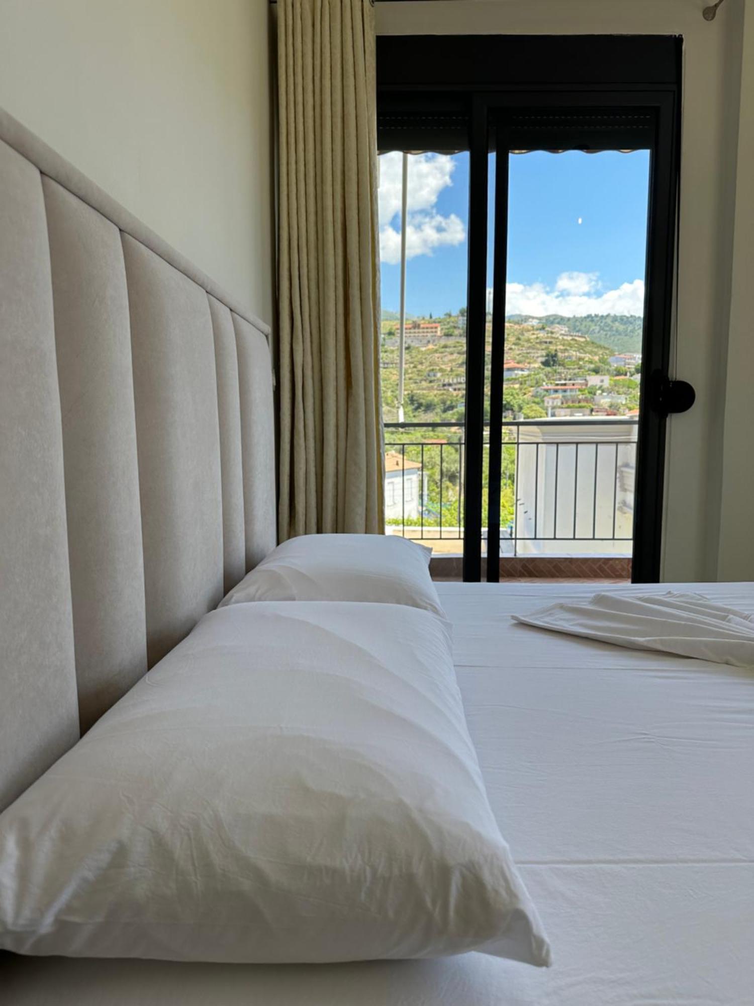 Bora Rooms Himare Exteriör bild